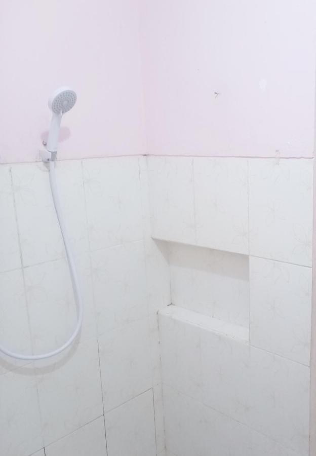 Отель D'Kost Ketintang Сурабая Экстерьер фото