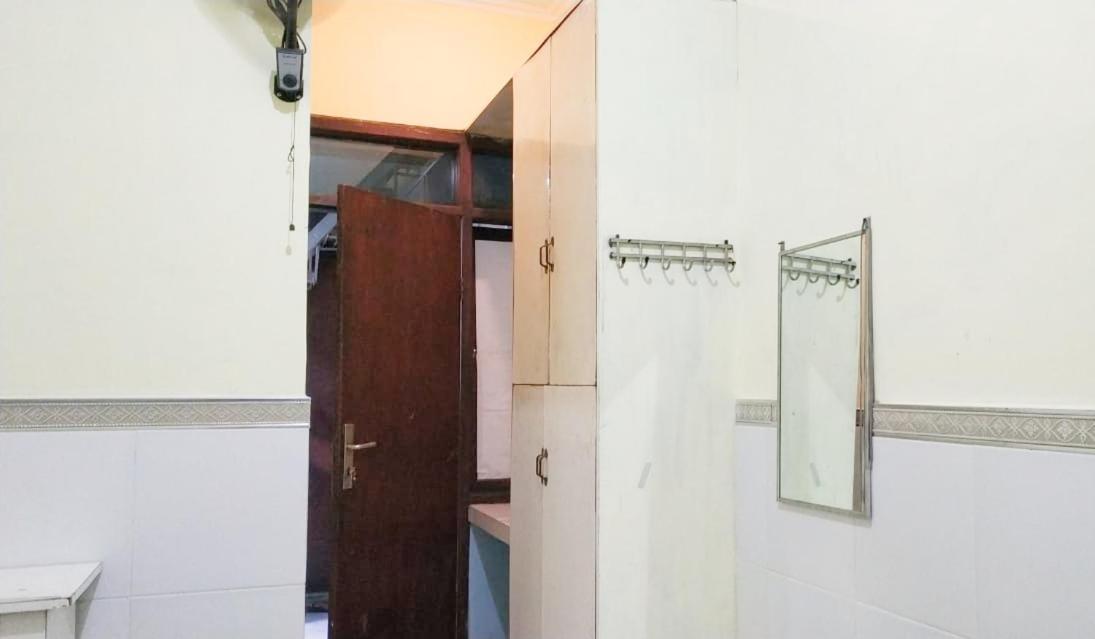 Отель D'Kost Ketintang Сурабая Экстерьер фото